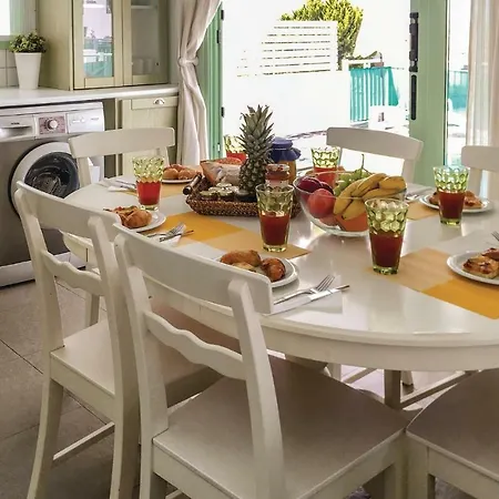 Nice In Chlorakas With 3 Bedrooms, Wifi And Outdoor Swimming Pool Klorakas