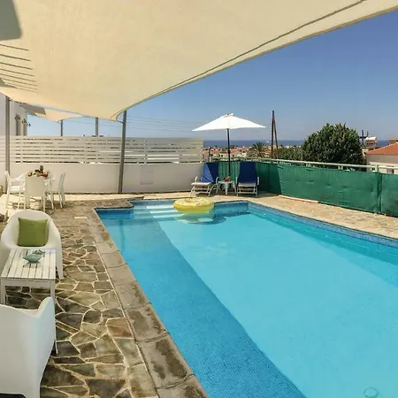 Holiday home Nice In Chlorakas With 3 Bedrooms, Wifi And Outdoor Swimming Pool *
