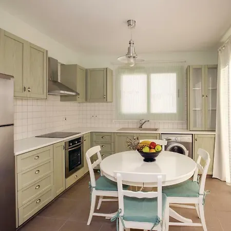 Holiday home Nice In Chlorakas With 3 Bedrooms, Wifi And Outdoor Swimming Pool *