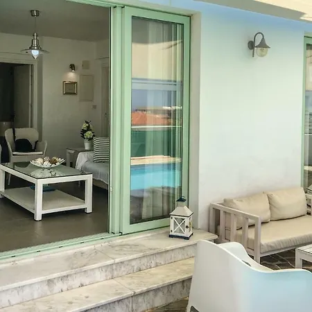 Nice In Chlorakas With 3 Bedrooms, Wifi And Outdoor Swimming Pool Holiday home Klorakas