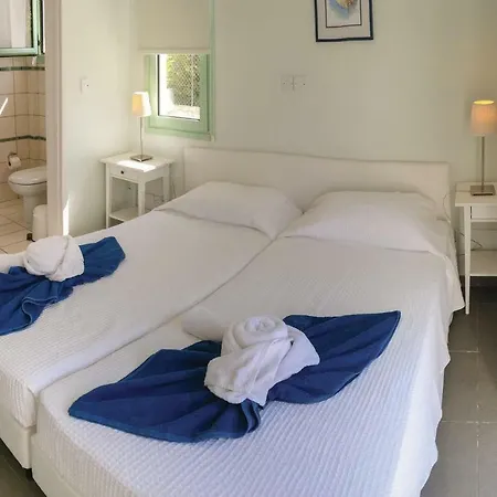 Nice In Chlorakas With 3 Bedrooms, Wifi And Outdoor Swimming Pool * Klorakas