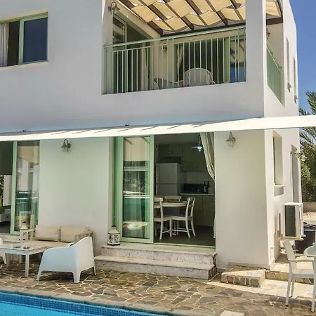 Nice In Chlorakas With 3 Bedrooms, Wifi And Outdoor Swimming Pool Holiday home *