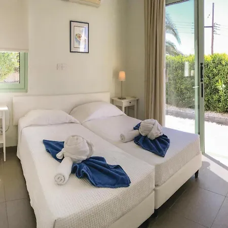Σπίτι διακοπών Nice In Chlorakas With 3 Bedrooms, Wifi And Outdoor Swimming Pool