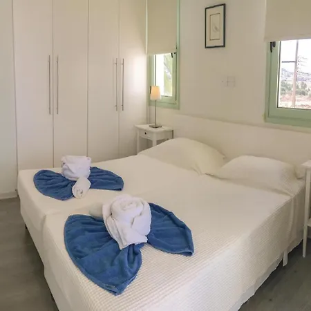 Σπίτι διακοπών Nice In Chlorakas With 3 Bedrooms, Wifi And Outdoor Swimming Pool