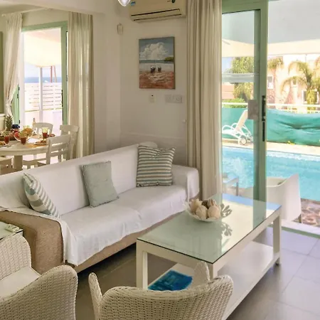 Nice In Chlorakas With 3 Bedrooms, Wifi And Outdoor Swimming Pool Χλώρακα
