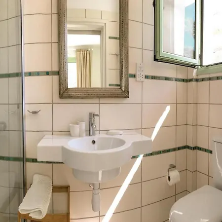 Nice In Chlorakas With 3 Bedrooms, Wifi And Outdoor Swimming Pool