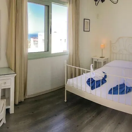 Nice In Chlorakas With 3 Bedrooms, Wifi And Outdoor Swimming Pool Σπίτι διακοπών *