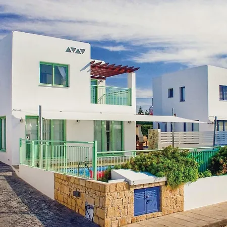 Nice In Chlorakas With 3 Bedrooms, Wifi And Outdoor Swimming Pool Σπίτι διακοπών